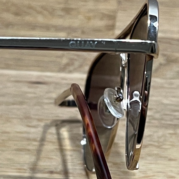 QUAY High Key Gold Tone Frame Brown Fade Polarized Lenses Aviator Sunglasses main image 11
